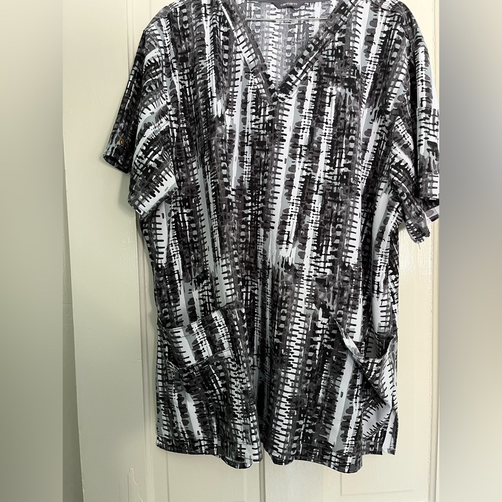 Carrhart Force ladies scrub top